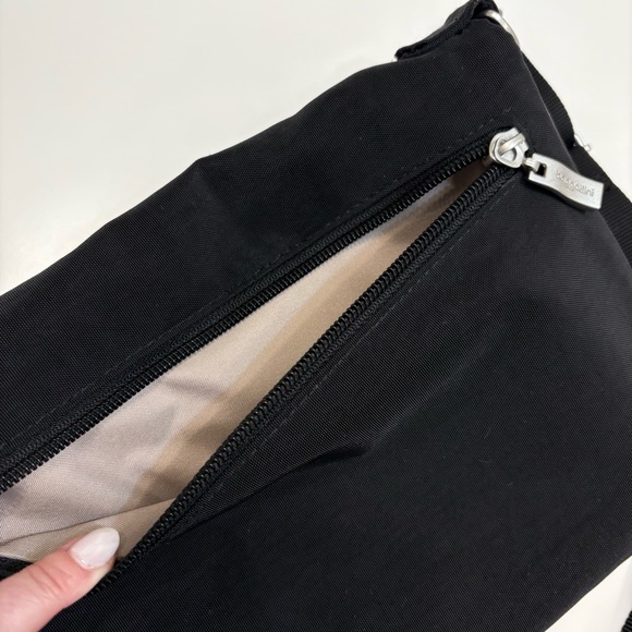 Baggallini Black Flip Zip Crossbody Bag - Picture 2 of 7